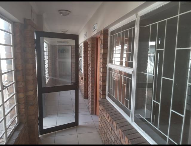 80M² BUILDING TO LET IN APEX